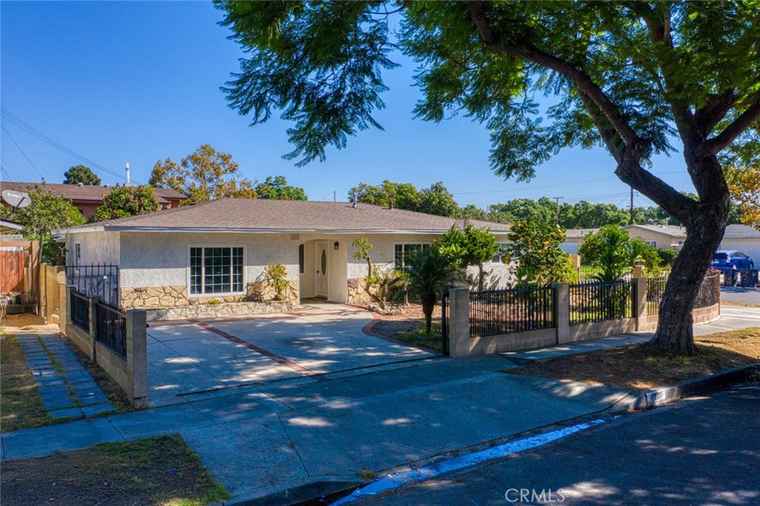 Photo of 2201 W Russell Ave Santa Ana, CA 92704