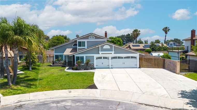 Photo of 1534 W Summerset Dr Rialto, CA 92377