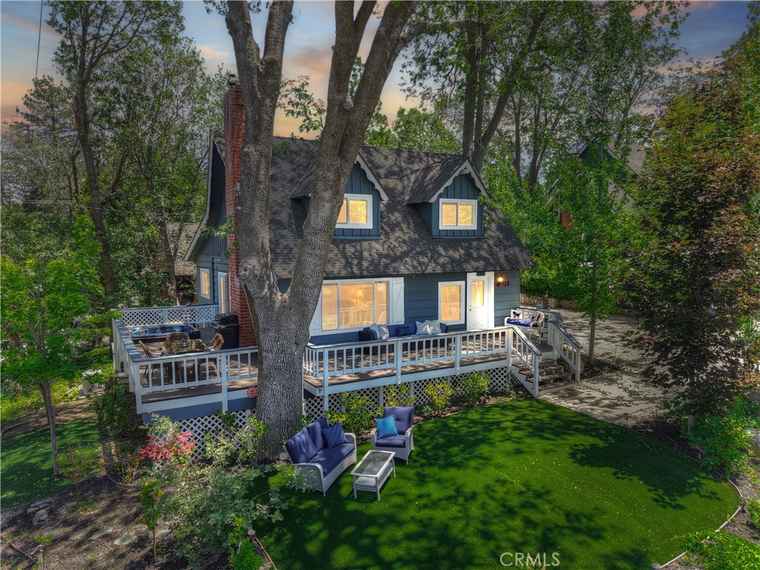 Photo of 425 Heliotrope Dr Lake Arrowhead, CA 92352
