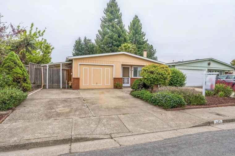 Photo of 443 Tuttle Ave Watsonville, CA 95076