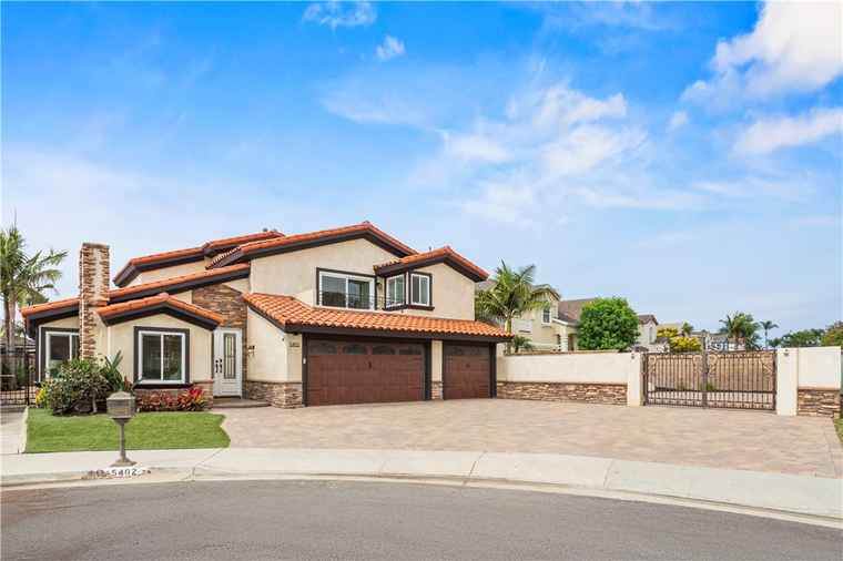 Photo of 5402 Meadow Cir Huntington Beach, CA 92649