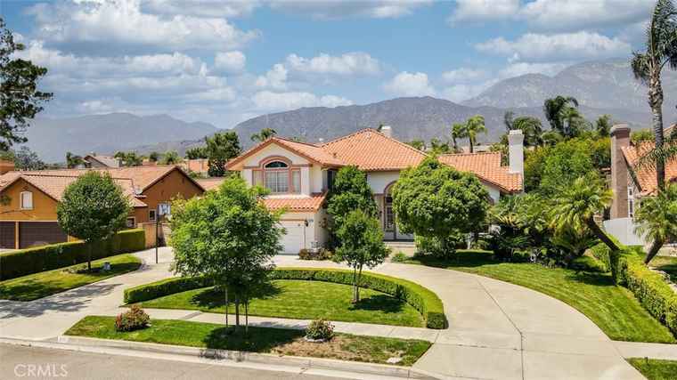 Photo of 271 Ashbury Ln Upland, CA 91784