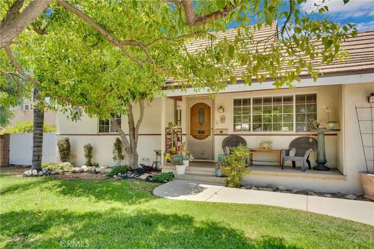 Photo of 1875 E Edgecomb St Covina, CA 91724