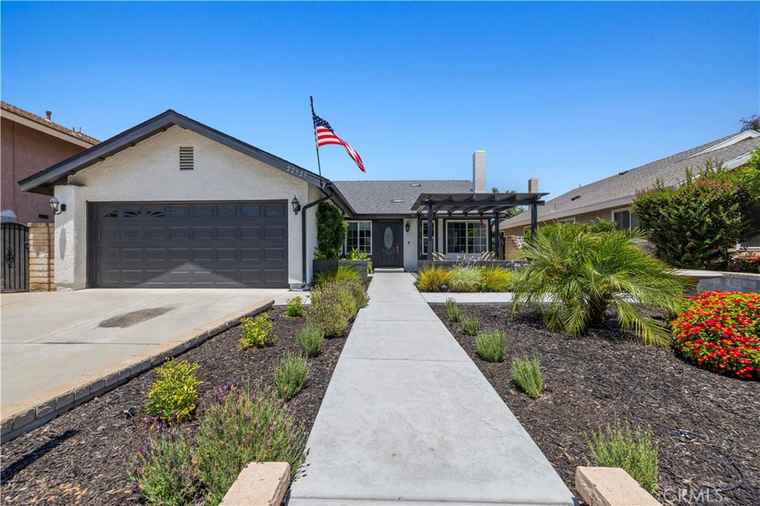 Photo of 22929 Beech Creek Cir Valencia, CA 91354