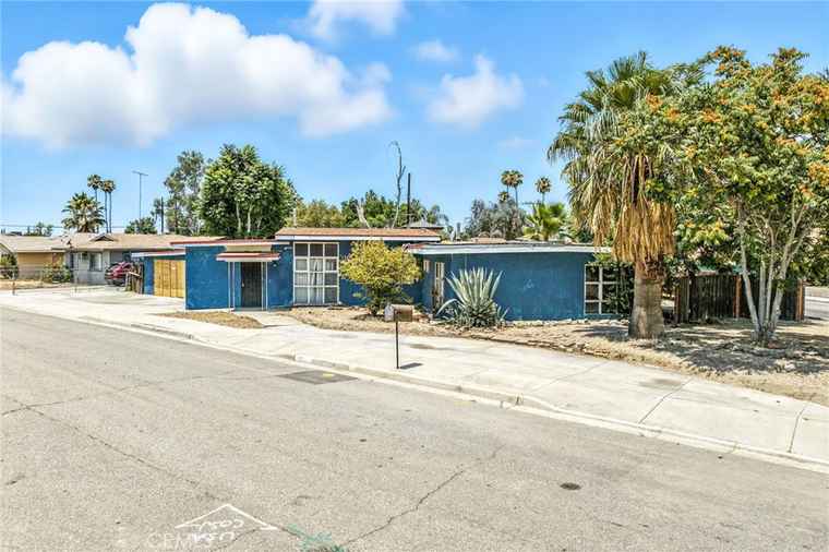 Photo of 585 E Mead St San Jacinto, CA 92583