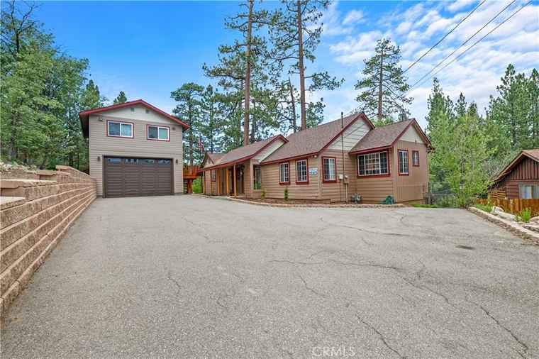 Photo of 39995 Hill Crest Dr Big Bear Lake, CA 92315