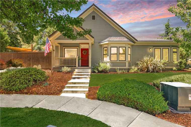 Photo of 545 Maple St Paso Robles, CA 93446