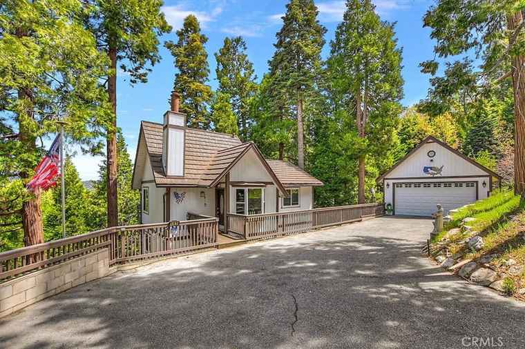 Photo of 145 Cumberland Dr Lake Arrowhead, CA 92352