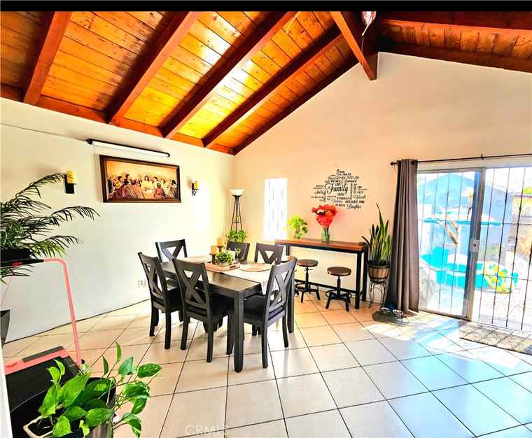Photo of 938 S Tajauta Ave Compton, CA 90220