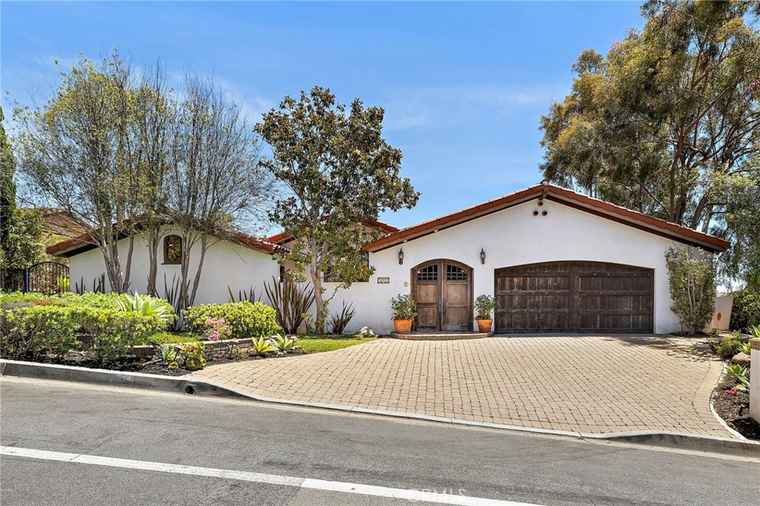 Photo of 2575 Temple Hills Dr Laguna Beach, CA 92651