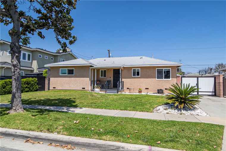 Photo of 6039 South St Lakewood, CA 90713