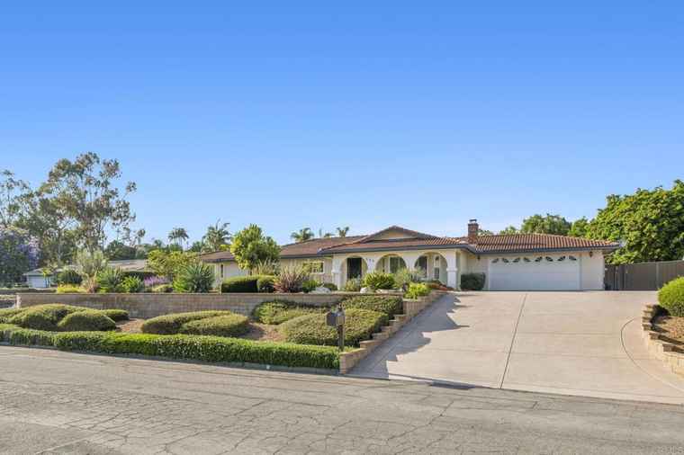 Photo of 525 Hilo Way Vista, CA 92081