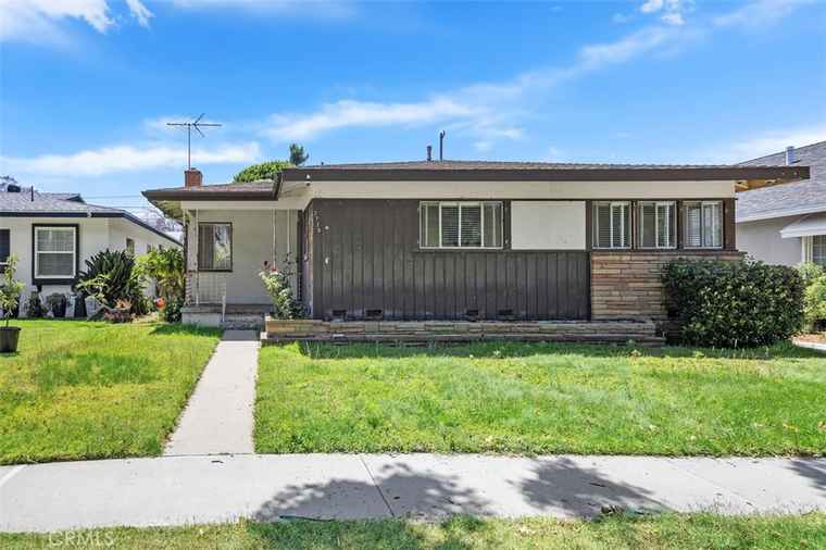 Photo of 2729 N Studebaker Rd Long Beach, CA 90815