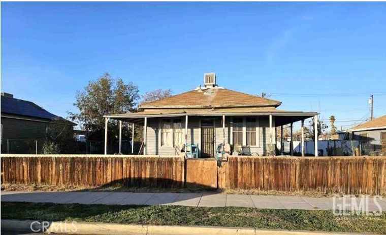 Photo of 1412 Kentucky St Bakersfield, CA 93305
