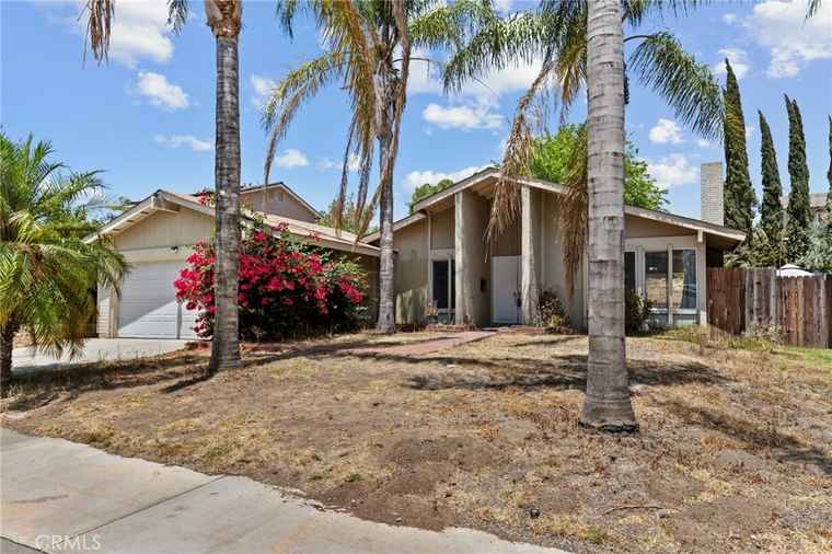 Photo of 22737 Festividad Dr Valencia, CA 91354