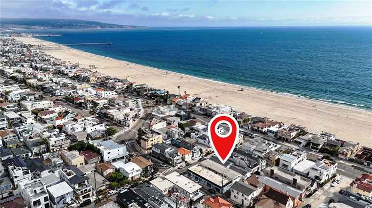 Photo of 135 28th St Hermosa Beach, CA 90254
