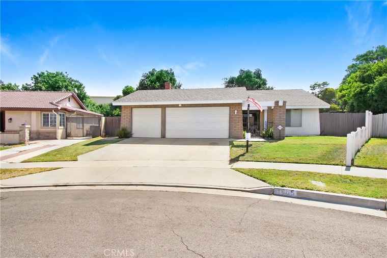Photo of 3065 Shade Tree Ln Riverside, CA 92503
