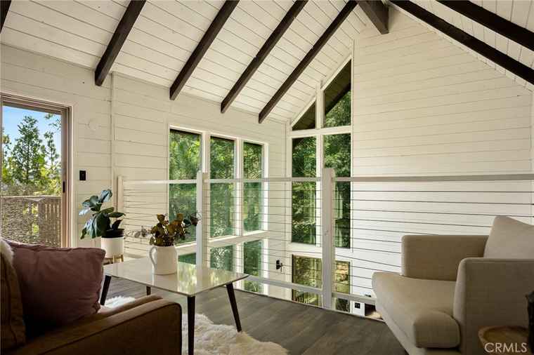 Photo of 332 Grizzly Rd Lake Arrowhead, CA 92352