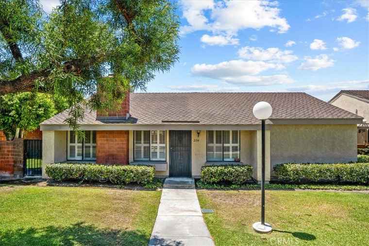 Photo of 2114 S June Pl Anaheim, CA 92802