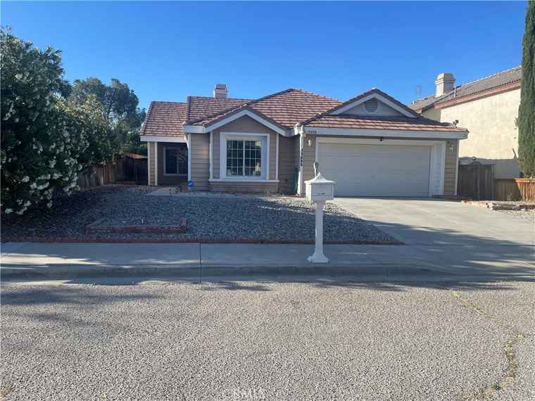 Photo of 15496 Cardiff Ln Victorville, CA 92394