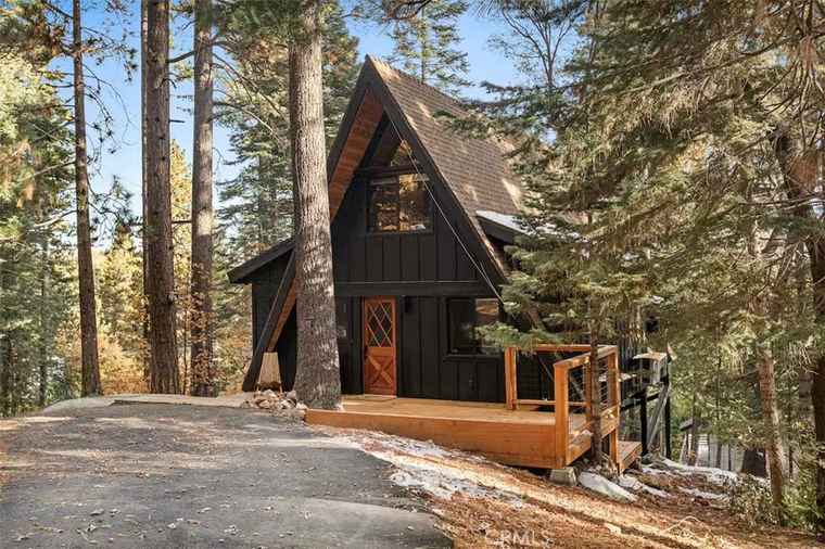 Photo of 26664 Thunderbird Dr Lake Arrowhead, CA 92352