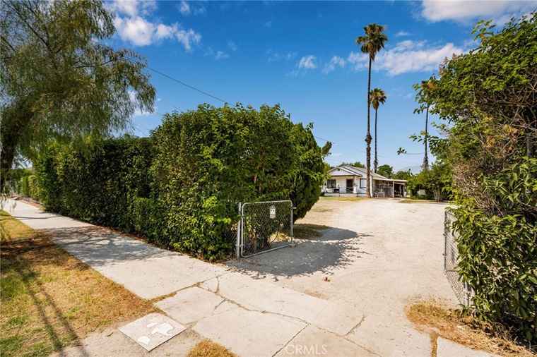 Photo of 1054 W 10th St San Bernardino, CA 92411
