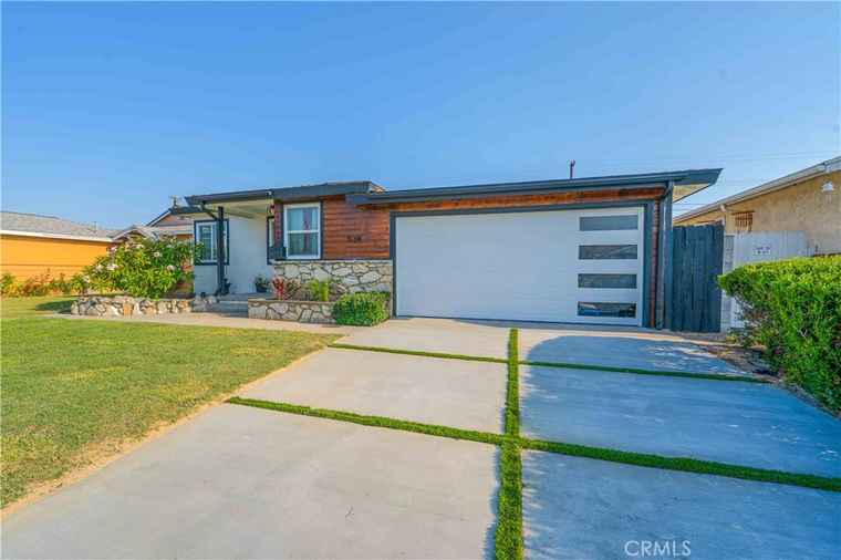 Photo of 534 W 224th Pl Carson, CA 90745