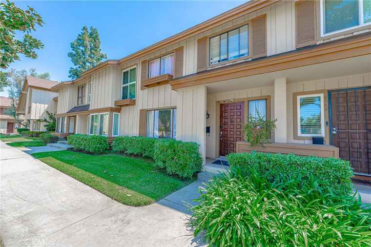 Photo of 9560 Karmont Ave South Gate, CA 90280