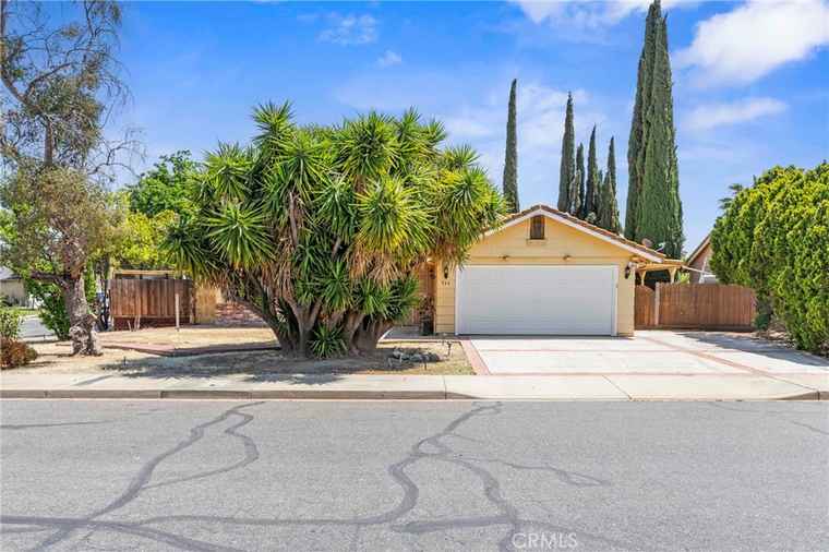 Photo of 766 Meadowlark Ave Los Banos, CA 93635