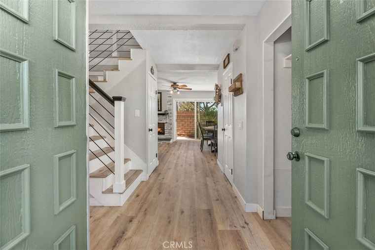 Photo of 20001 Village Green Dr Lakewood, CA 90715