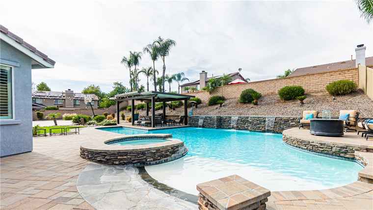 Photo of 30110 Marianne Ln Highland, CA 92346
