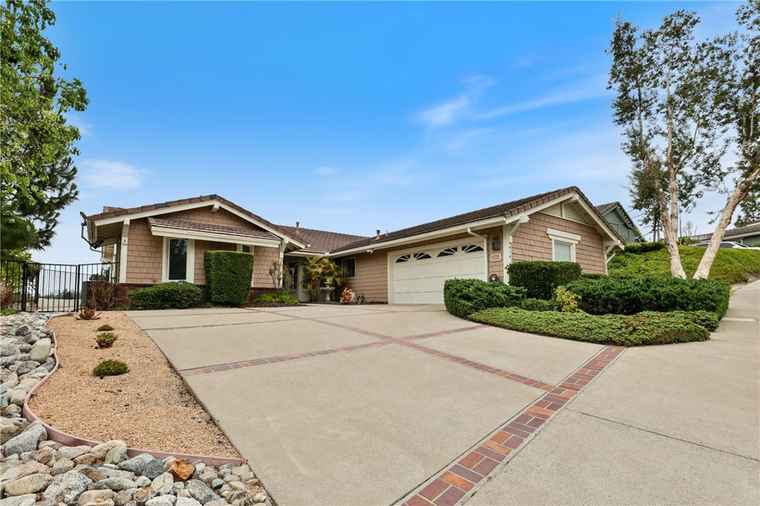Photo of 614 S Pathfinder Trl Anaheim Hills, CA 92807