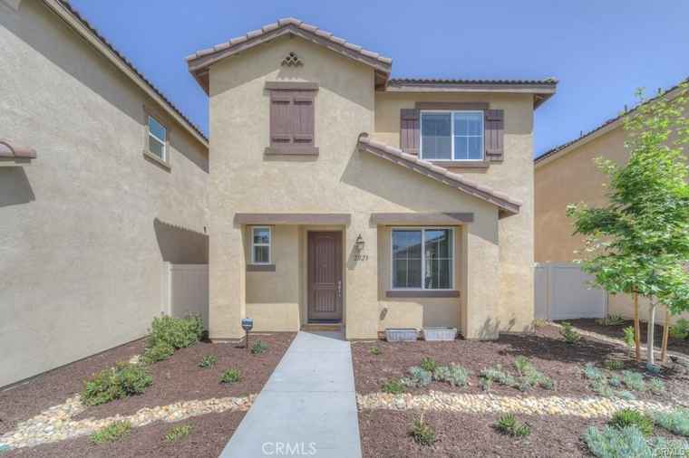 Photo of 2025 Juniper Ln Colton, CA 92324