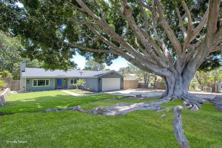 Photo of 1019 Highland Dr Vista, CA 92083