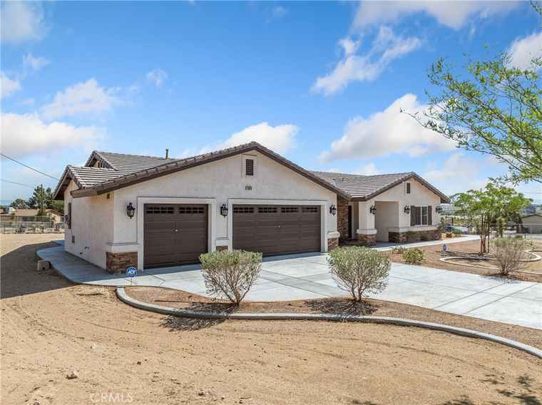 Photo of 15679 Tuscola Rd Apple Valley, CA 92307