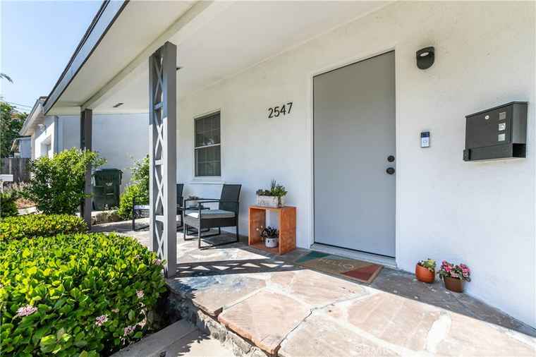 Photo of 2547 Piedmont Ave Montrose, CA 91020