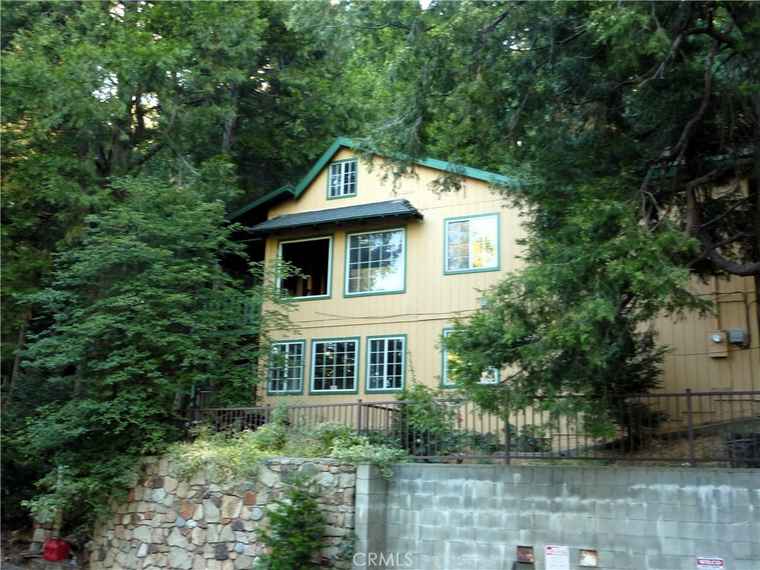 Photo of 995 Venus Way Crestline, CA 92325