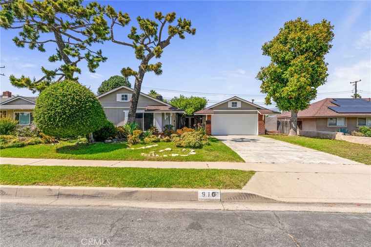 Photo of 910 E Home St Rialto, CA 92376