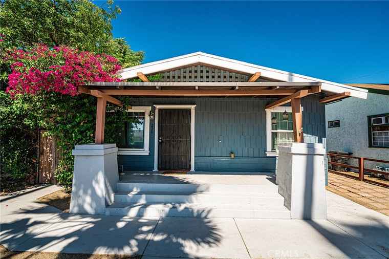 Photo of 220 Palm Pl Pomona, CA 91767