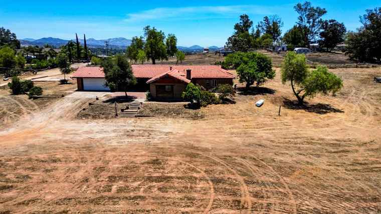 Photo of 700 Ash St Ramona, CA 92065