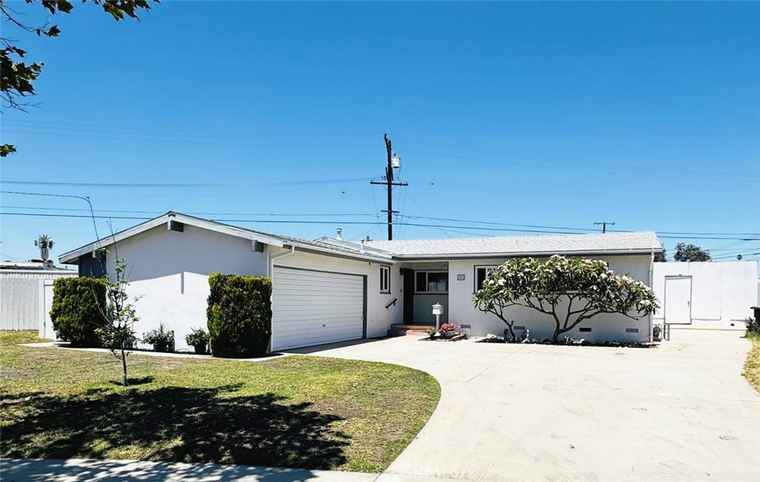Photo of 601 S Kiama St Anaheim, CA 92802