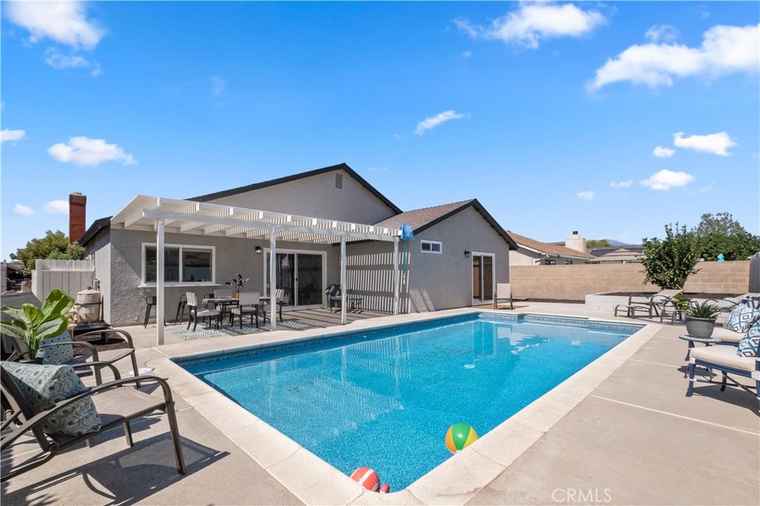 Photo of 2433 Carlsbad Cir Hemet, CA 92545