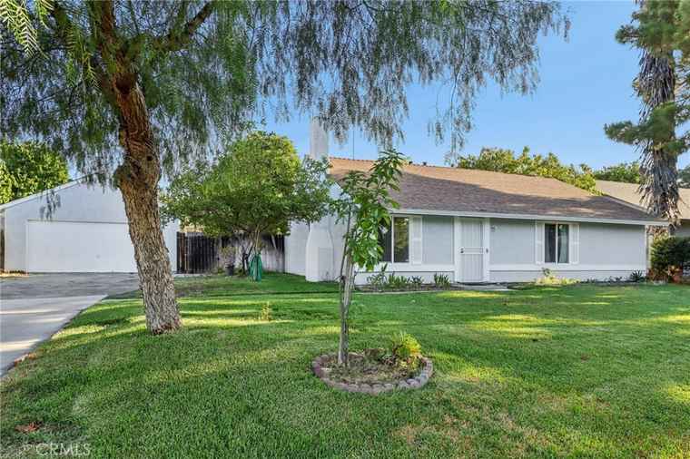 Photo of 1314 W Victoria St Rialto, CA 92376