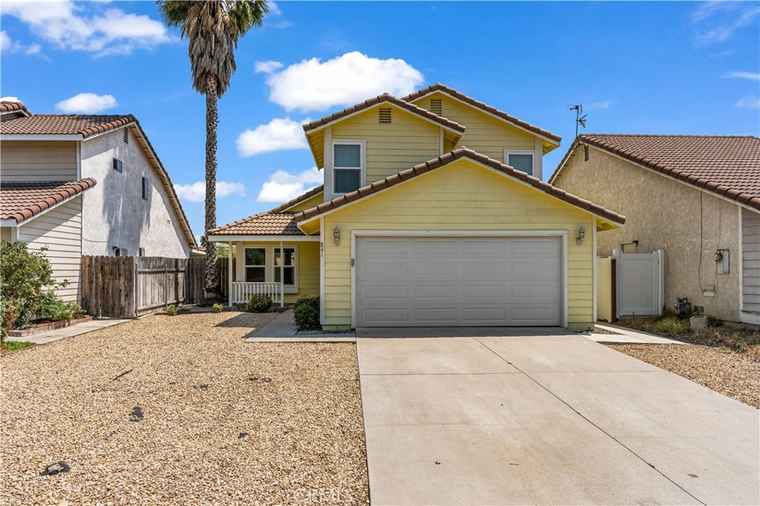 Photo of 841 E Jackson St Rialto, CA 92376