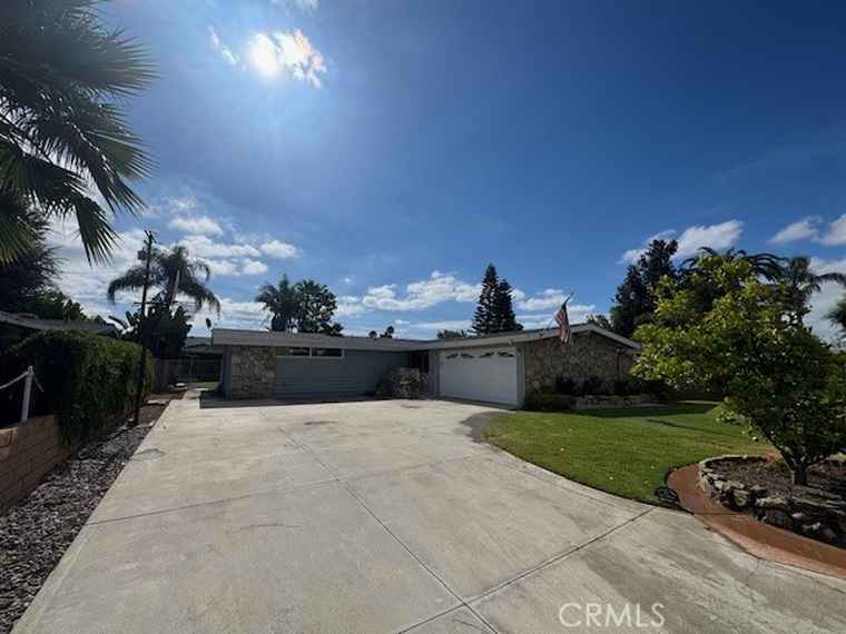 Photo of 14732 Candeda Pl Tustin, CA 92780