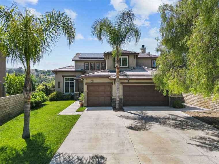 Photo of 28000 Pioneer Hill Ct Canyon Country, CA 91351