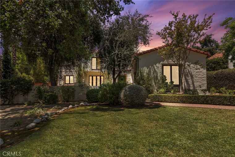 Photo of 2297 Midlothian Dr Altadena, CA 91001