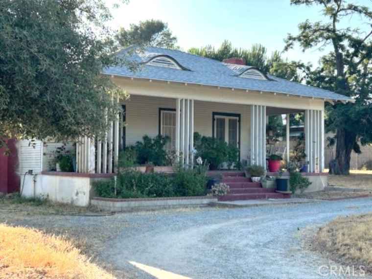 Photo of 661 N 4th St Banning, CA 92220