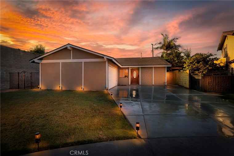 Photo of 11503 Walcroft St Lakewood, CA 90715