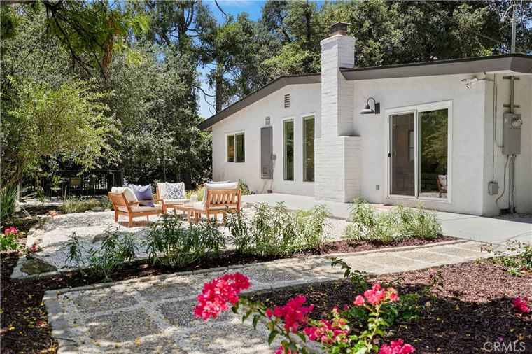 Photo of 3758 Alzada Rd Altadena, CA 91001